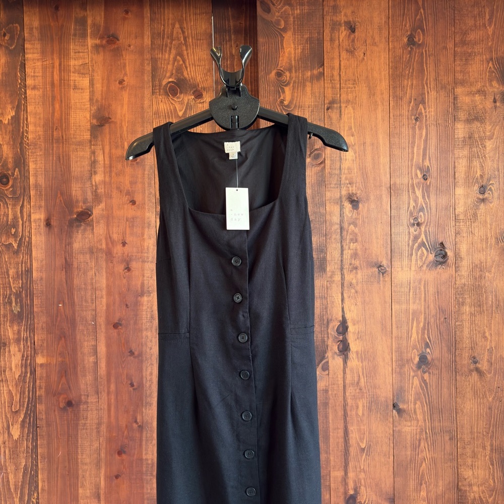 Sophisticated Black Sleeveless Midi Dress